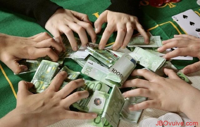 Việc đầu tư cá độ bóng đá thực sự không phải là việc làm đúng đắn Việc đầu tư cá độ bóng đá thực sự không phải là việc làm đúng đắn